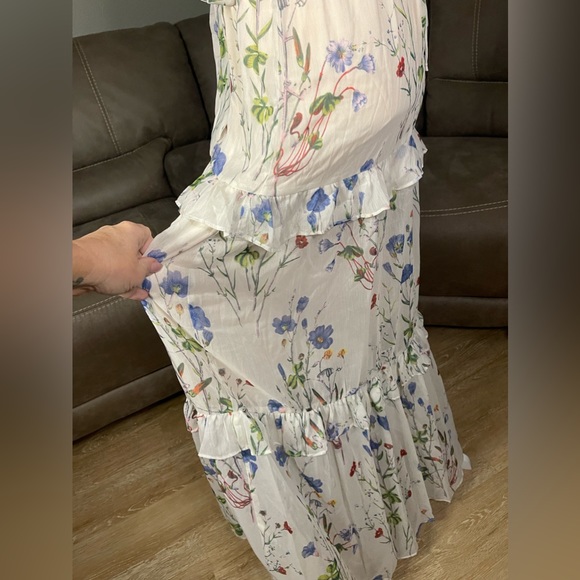 🪻SWEET🌸Never Worn Vici Dena Floral Ruffled Tiered Maxi Dress Sz M Medium - Picture 15 of 15